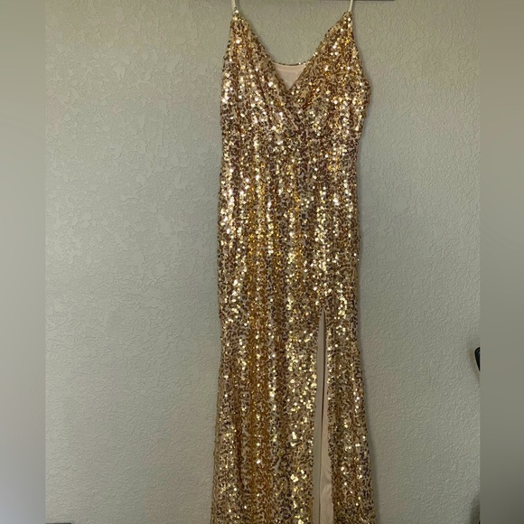 Gold sequined long dress with side slit - Picture 2 of 3